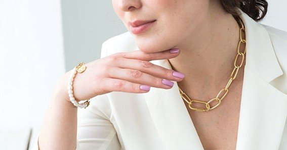 Choosing Non-Metal Jewelry A Stylish and Skin-Friendly Alternative